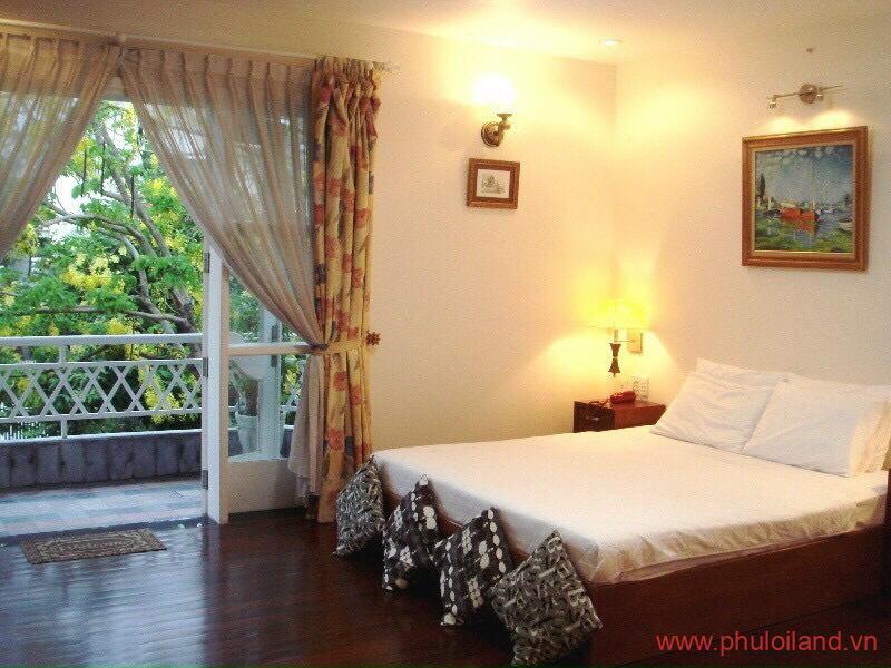 phong ngu trong nha 1 - Cần chuyển nhượng Siêu biệt thự Thảo Điền, mặt tiền đường Nguyễn Văn Hưởng, Tp Thủ Đức