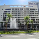 quang-truong-dai-phun-nuoc-noi-khu-the-peak