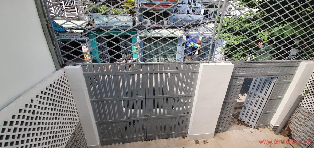 sanh phia truoc nha - Bán nhà phố đường Tân Hòa Đông, Quận Bình Tân, gần ngã tư đường Tân Hòa Đông và An Dương Vương