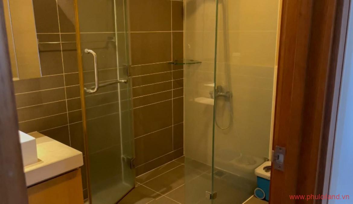 toilet phong khach 1170x675 - Bán nhanh căn hộ Sunrise City, 106m2, lầu cao, full nội thất, có sổ hồng, giá chỉ 4,7 tỷ