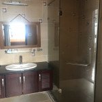 toilet-trong-nha-o-tang-tret