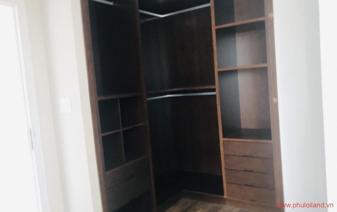 tu quan ao trong can ho 1170x738 - Giảm giá bán nhanh căn hộ Green Valley, 120m2, view sân golf, giá 5,5 tỷ, tặng 01 ô xe