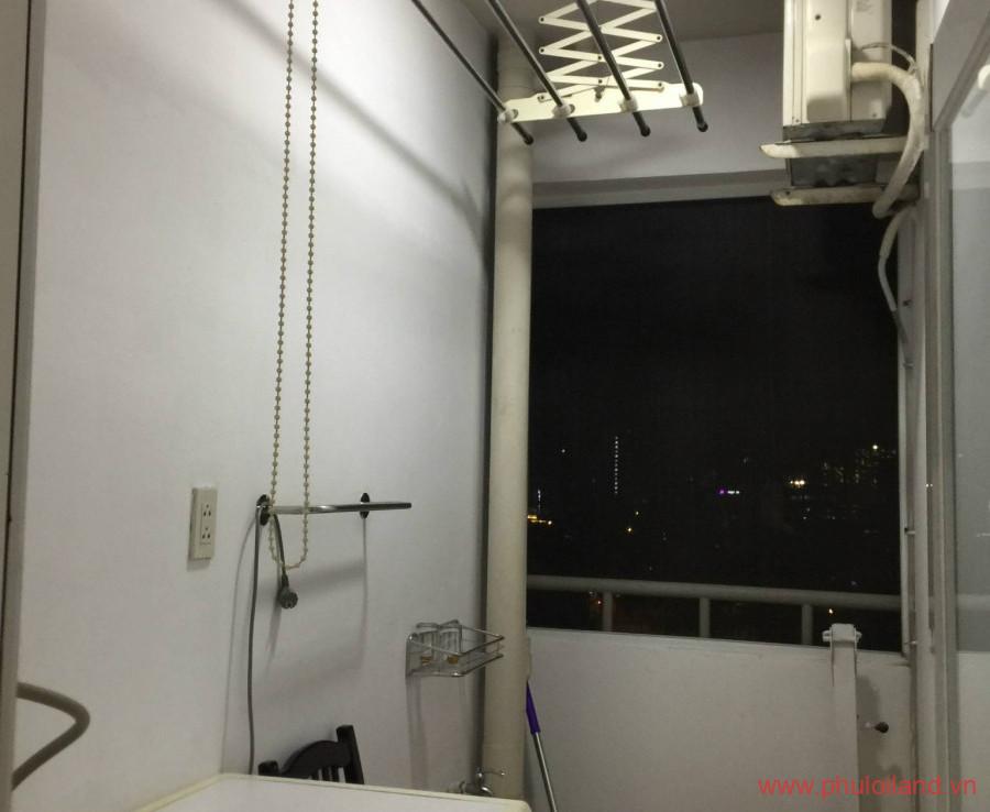 ban cong giat phoi trong can ho can cho thue sky garden 3 1 900x738 - Cho thuê Sky Garden 3, căn góc 74m2, thiết kế 2pn, 2wc, nhà như hình- Giá: 16,000,000 vnđ.