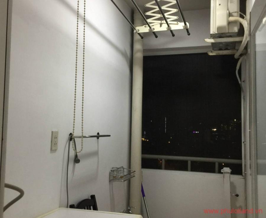 ban cong giat phoi trong can ho can cho thue sky garden 3 900x738 - Cho thuê Sky Garden 3, căn góc 74m2, thiết kế 2pn, 2wc, nhà như hình- Giá: 16,000,000 vnđ.