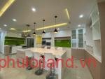 can-canh-phong-bep-rong-rai