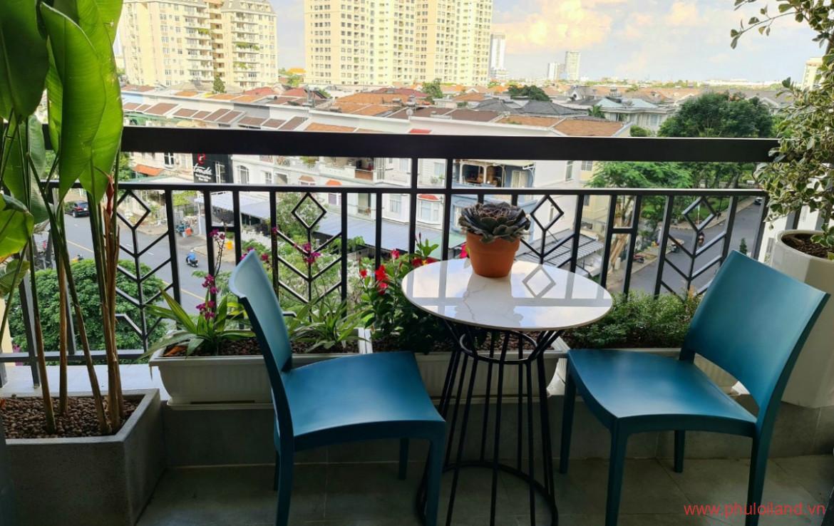 goc ban cong phong khach can ho 1170x738 - Mua bán căn hộ chung cư Green View Nguyễn Lương Bằng Quận 7 T1/2023 giá rẻ