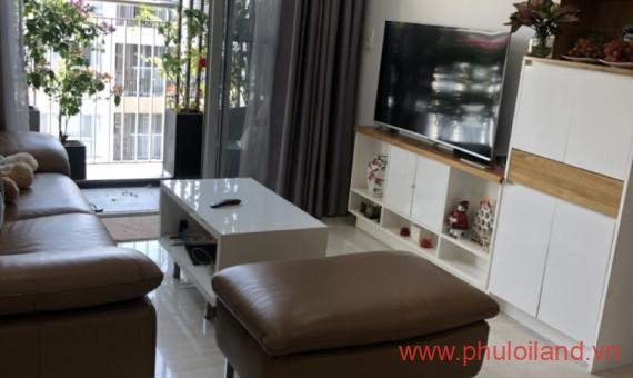 Cần bán ccăn hộ chung cư Scenic Valley 1, 77m2, căn góc, giá 4.1 tỷ, nội thất đầy đủ, nhà trống xem nhà dễ.