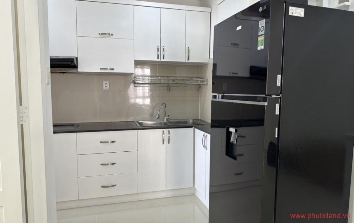 khong gian bep trong can ho can ban sky garden 3 1170x738 - Sang nhượng Sky Garden 3, căn góc 74m2, thiết kế 3pn, 2wc, nhà như hình- Giá: 3,55 tỷ.