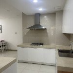 khu-vuc-bep-trong-can-ho-cho-thue-sky-garden-3