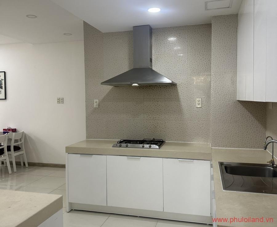 khu vuc bep trong can ho cho thue sky garden 3 1 900x738 - Cho thuê Sky Garden 3, căn góc 74m2, thiết kế 2pn, 2wc, nhà như hình- Giá: 17,000,000 vnđ.