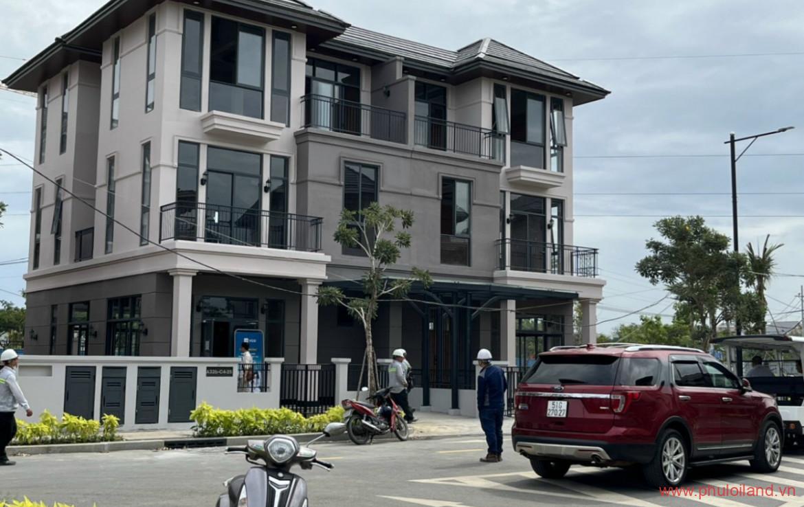 mat ben hong cua biet thu song lap dang can ban tai du an gs nha be 1170x738 - Mua bán dự án GS Nhà Bè, căn song lập 200m2, giá 25 tỷ