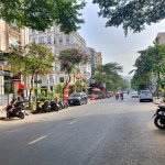 mat-tien-duong-cua-nha-pho-can-cho-thue-hung-gia-hung-phuoc