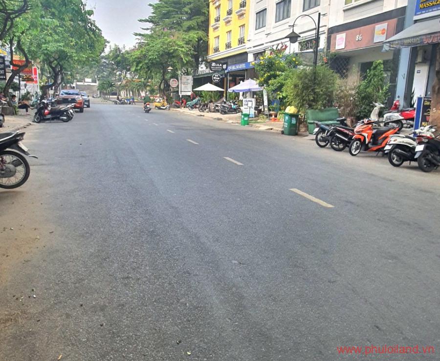 mat tien duong cua nha pho can cho thue hung gia hung phuoc 2 900x738 - Cho thuê nhà phố Hưng Gia Hưng Phước – Phú Mỹ Hưng- Quận 7- tháng 01/2023 – Giá 3,700$.