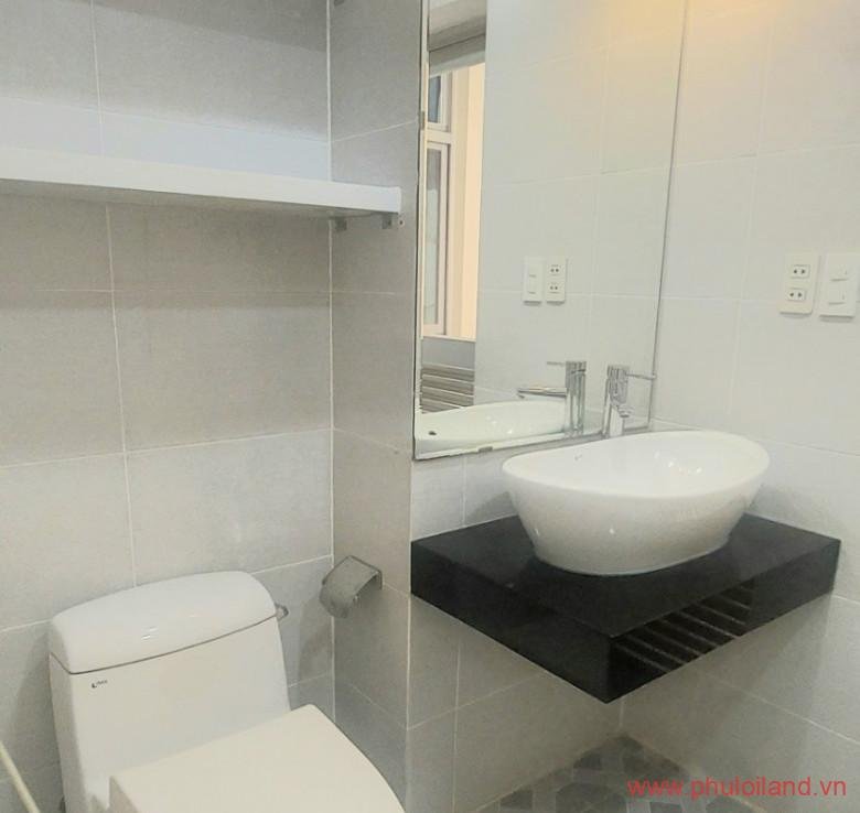 nha ve sinh trong can ho can ban sky garden 2 780x738 - Cần sang nhượng căn hộ Sky Garden 2, 71m2, nhà mới đẹp như hình, 2pn, 1wc, giá 2,750 tỷ.