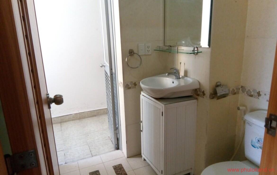 nha ve sinh trong can ho can cho thue sky garden 2 1170x738 - Cho thuê Sky Garden 2, 81m2, thiết kế 2pn, 2wc, nhà như hình- Giá: 16,000,000 vnđ.