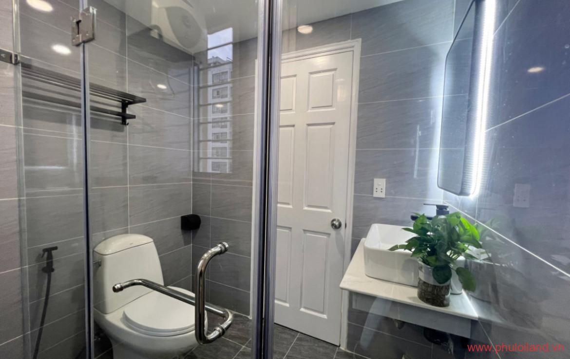 nha ve sinh trong can ho sky garden 2 can ban 1 1170x738 - Cần bán Sky Garden 2, căn góc 91m2, thiết kế 3pn, 2wc, nhà đẹp như hình- Giá: 3,890 tỷ.