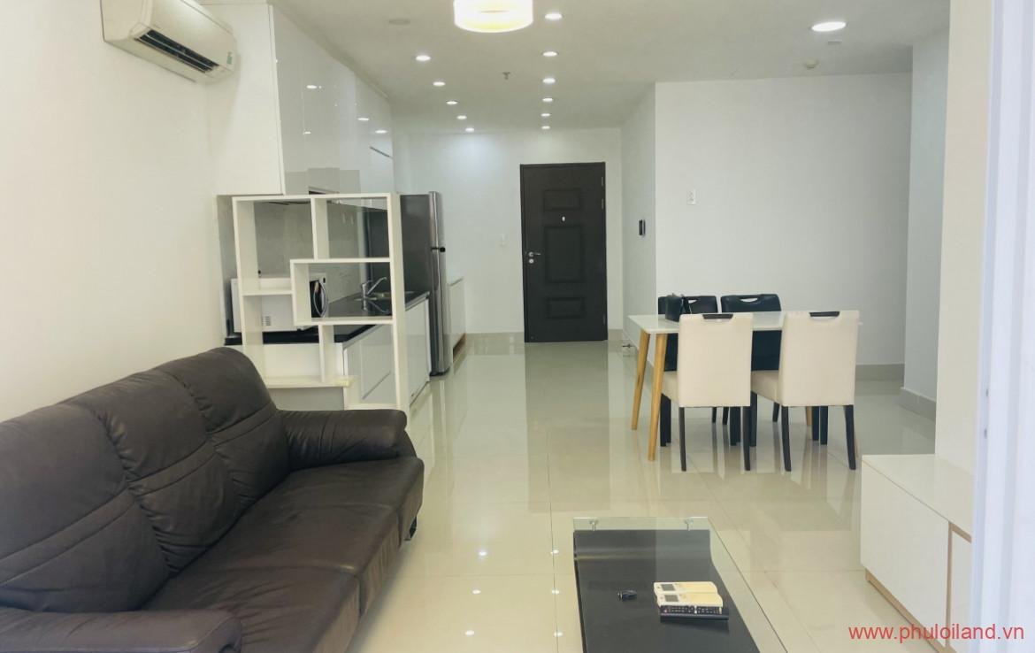 phong khach can ho can ban tu bancon nhin vao 1170x738 - Bán căn hộ chung cư Scenic Valley 1, 70m2, tầng cao, nội thất đầy đủ, giá 3.750 tỷ, nhà đang trống.