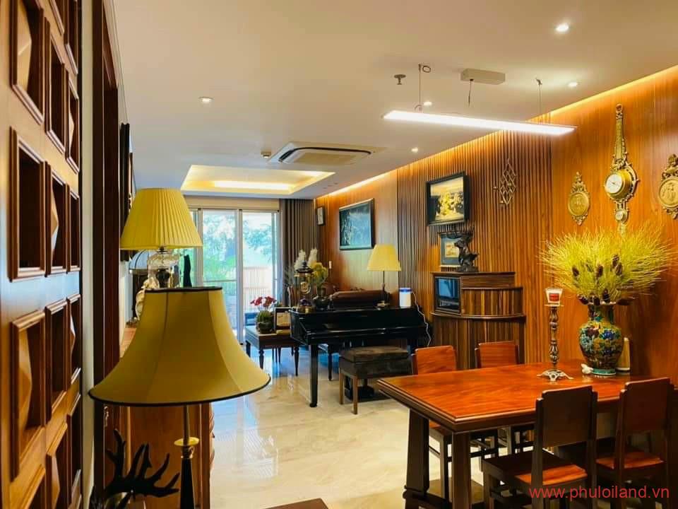 phong khach shop view tay bac - Shop chung cư Scenic Valley 1, diện tích 134m2, nội thất đầy đủ, giá 8,3 tỷ, shop đang trống, xem shop dễ.