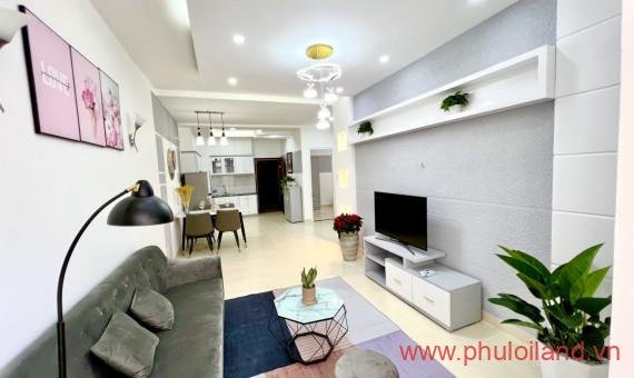 Cần bán căn hộ Sky Garden 2, 71m2, lầu cao- nhà mới đẹp như hình, 2pn, 1wc, giá 2,790 tỷ.