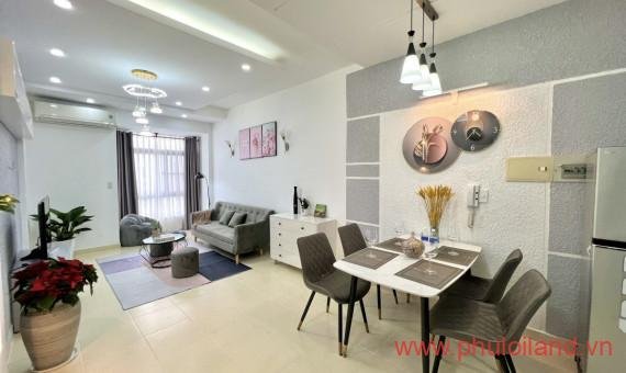 Cần bán căn hộ Sky Garden 2, 71m2, lầu cao- nhà mới đẹp như hình, 2pn, 1wc, giá 2,790 tỷ.