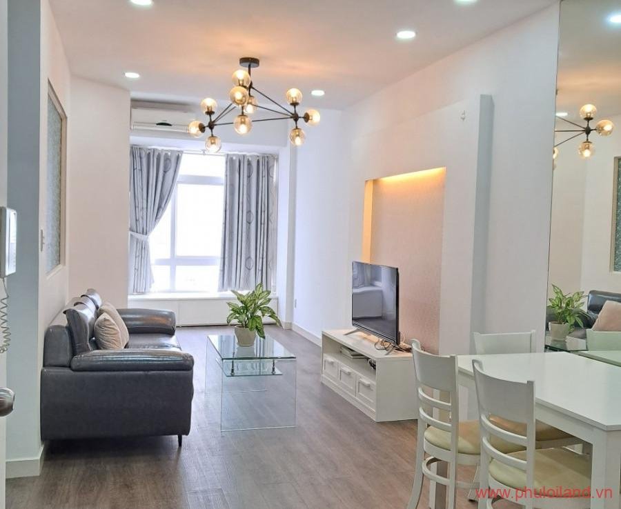 phong khach trong can ho can ban sky garden 3 4 900x738 - Cần sang nhượng căn hộ Sky Garden 3, 56m2 – nhà như hình, thiết kế 2pn, 1wc, giá 2.55 tỷ.