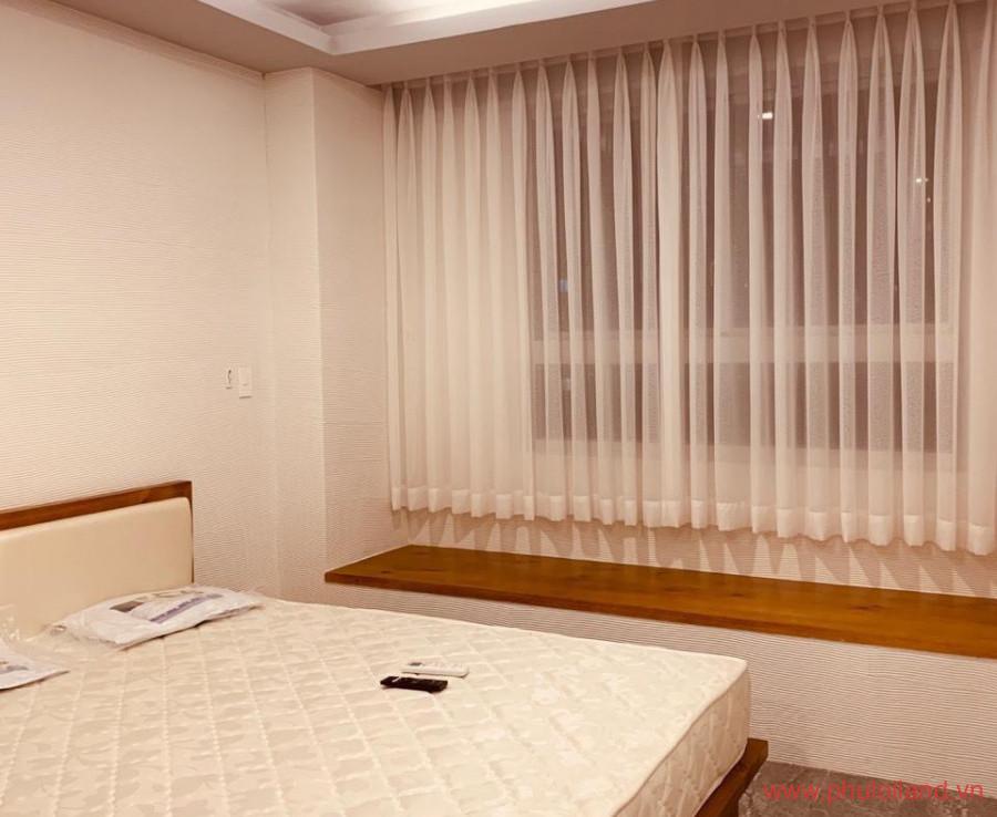 phong ngu 1 can ho can ban 1 900x738 - Bán căn hộ chung cư Scenic Valley 2, 75m2, căn góc, giá 3.950 tỷ , nội thất căn hộ gỗ cao cấp.