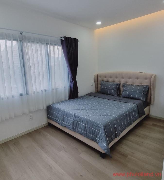 phong ngu chinh trong can ho can ban hung vuong 3 675x738 - Cần bán Hưng Vượng 3, Phú Mỹ Hưng, 97m2, 3pn, 2wc- nhà mới đẹp như hình, giá 3,7 tỷ.
