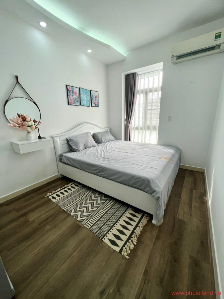 phong ngu chinh trong can ho can ban sky garden 2 2 1 - Cần bán căn hộ Sky Garden 2, 71m2, lầu cao- nhà mới đẹp như hình, 2pn, 1wc, giá 2,790 tỷ.