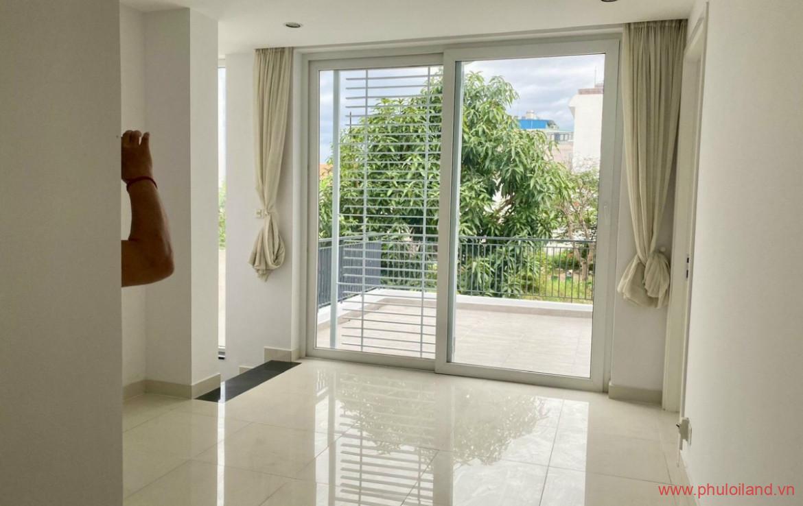 phong ngu co ban cong thoang mat 1170x738 - Mua bán nhà Khu Làng Đại Học Nhà Bè T1/2023 giá rẻ