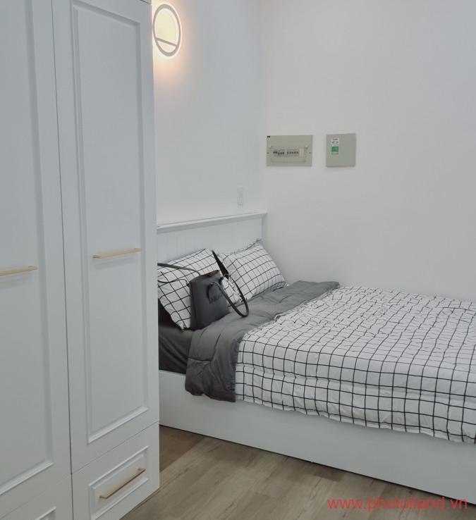 phong ngu phu trong can ho can ban hung vuong 3 675x738 - Cần bán Hưng Vượng 3, Phú Mỹ Hưng, 97m2, 3pn, 2wc- nhà mới đẹp như hình, giá 3,7 tỷ.