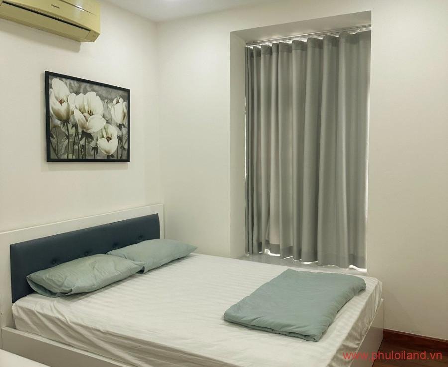 phong ngu trong can ho cho thue sky garden 3 1 900x738 - Cho thuê Sky Garden 3, căn góc 74m2, thiết kế 2pn, 2wc, nhà như hình- Giá: 17,000,000 vnđ.