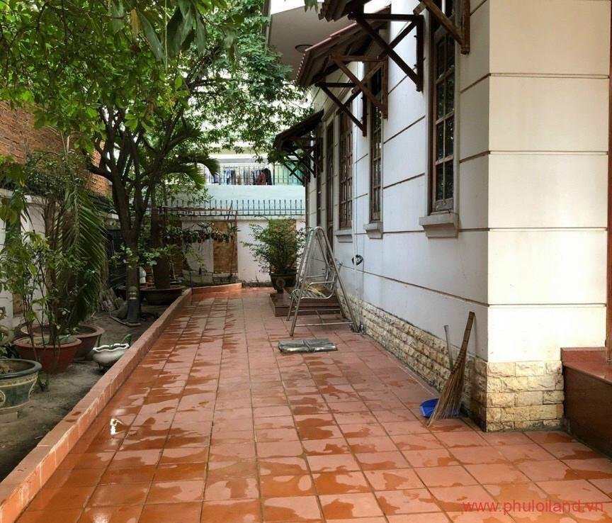 san vuon ben hong nha 864x738 - Mua bán nhà phường Tân Quy Q7 t1/2023 giá rẻ