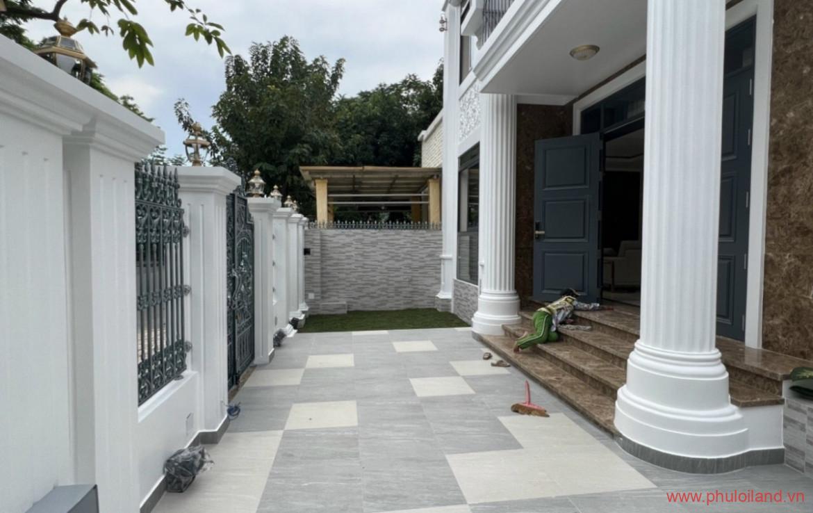 san vuon phia truoc biet thu can ban 1170x738 - Giảm giá bán gấp trước Tết biệt thự Mỹ Gia 1 Quận 7, mặt tiền Đường số 20