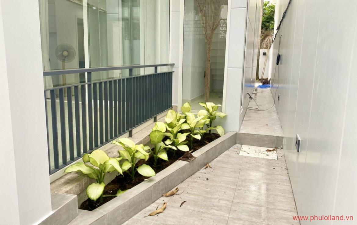 san vuon sau lung nha ban 1170x738 - Mua bán nhà Khu Làng Đại Học Nhà Bè T1/2023 giá rẻ