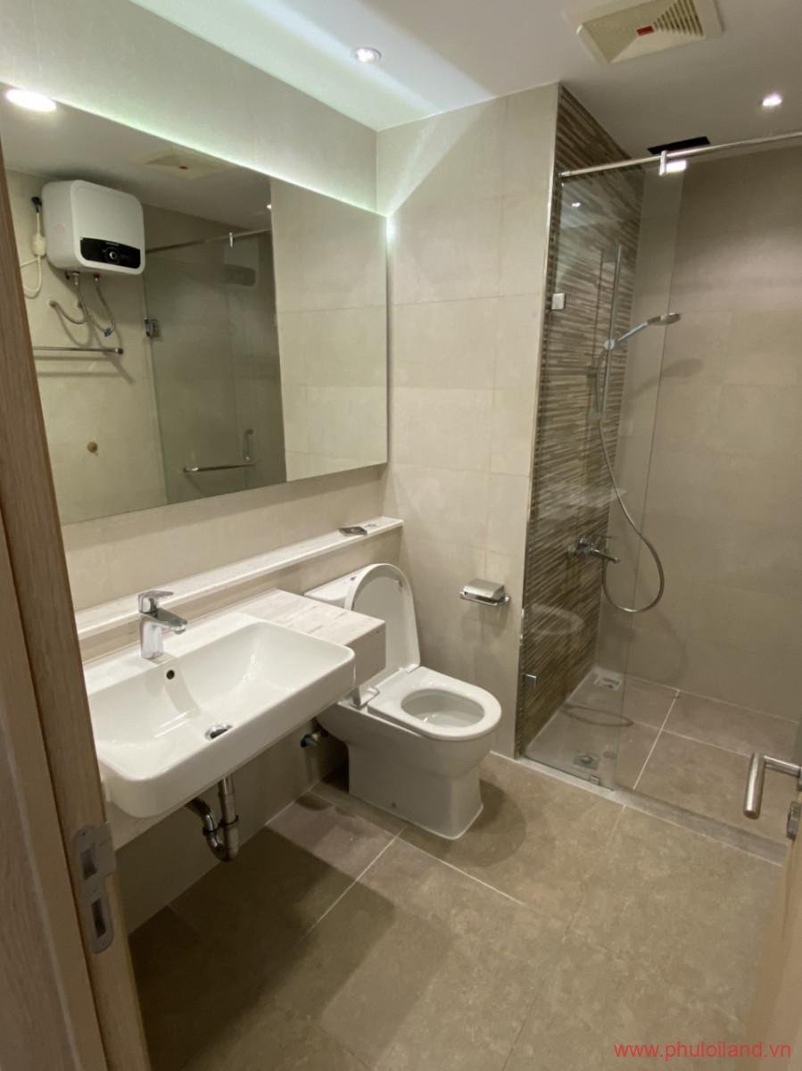 toilet trong can ho can ban riverpark premier 2 - Cần bán căn hộ Riverpark Premier, 124m², 3pn, 2wc, nội thất cơ bản . Giá 13 tỷ