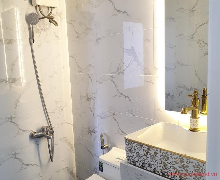 toilet trong can ho can ban sky garden 2 900x738 - Cần sang nhượng căn hộ Sky Garden 2, 71m2, nhà mới đẹp như hình, 2pn, 2wc, giá 3,050 tỷ.