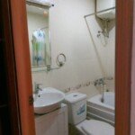 toilet-trong-can-ho-can-cho-thue-sky-garden-2