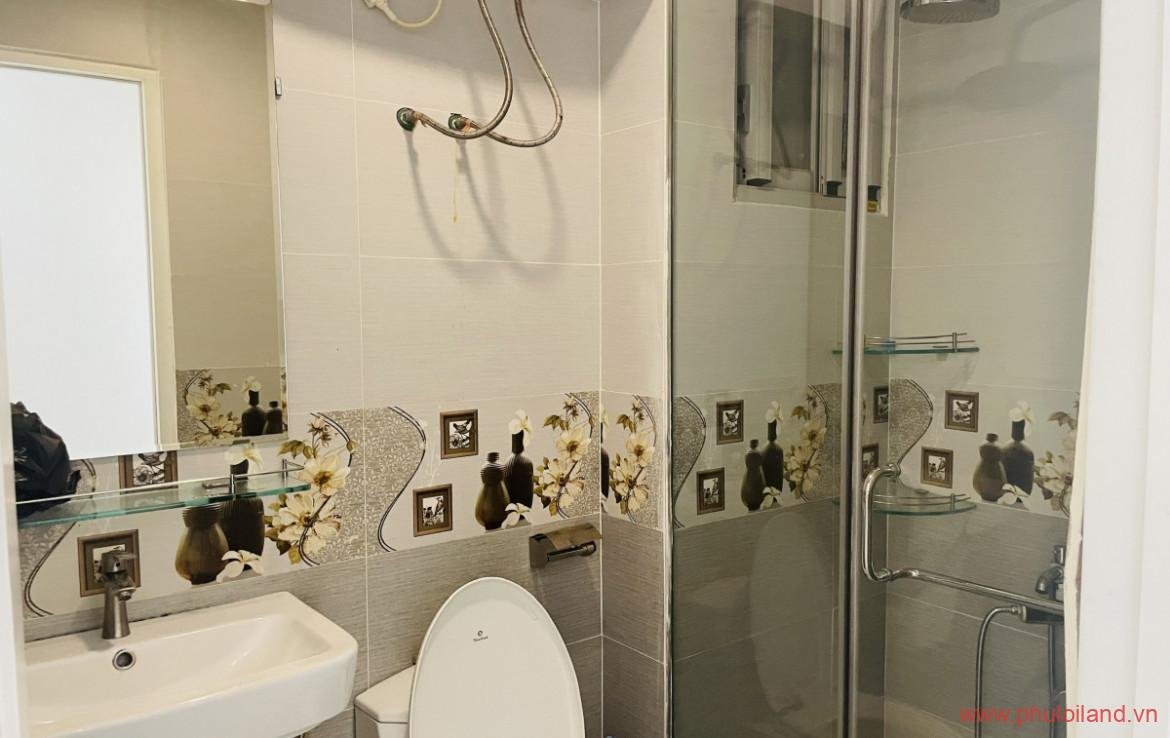 tollet can ho can ban 1170x738 - Bán căn hộ chung cư Scenic Valley 1, 70m2, tầng cao, nội thất đầy đủ, giá 3.750 tỷ, nhà đang trống.