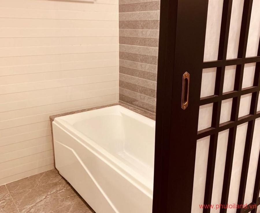 tollet can ho can ban 3 900x738 - Bán căn hộ chung cư Scenic Valley 2, 75m2, căn góc, giá 3.950 tỷ , nội thất căn hộ gỗ cao cấp.