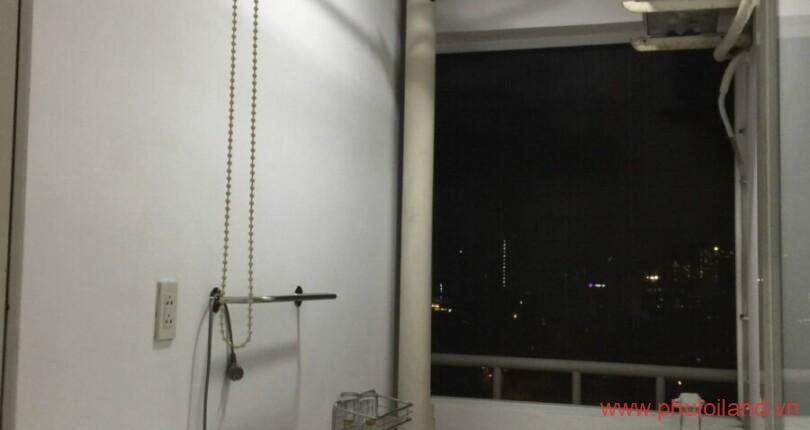 ban-cong-giat-phoi-trong-can-ho-can-cho-thue-sky-garden-3