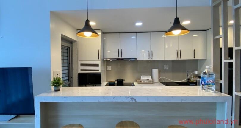 can-canh-bep-co-quay-gia-bar