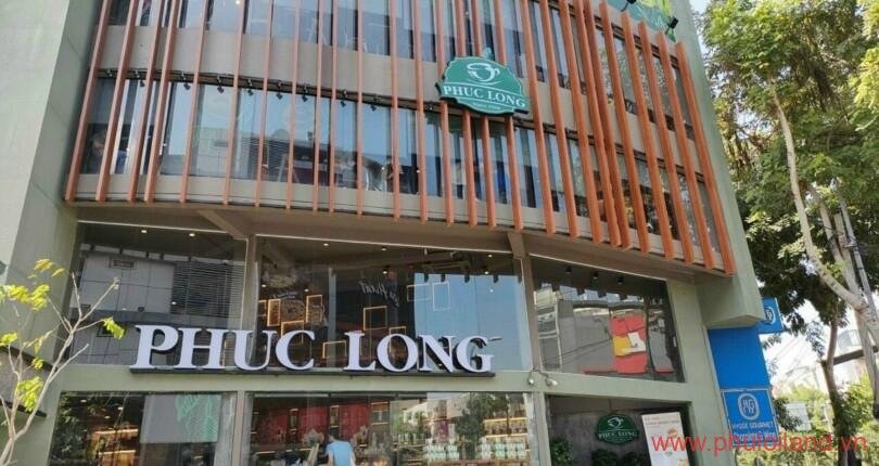 can-canh-nha-dang-cho-cafe-phuc-long-thue