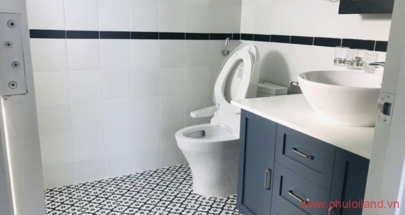 can-ho-co-2-toilet-day-du-thiet-bi