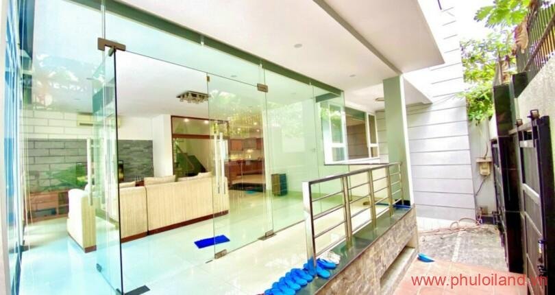 hanh-ho-boi-trong-can-ho-can-ban-villa-thao-dien