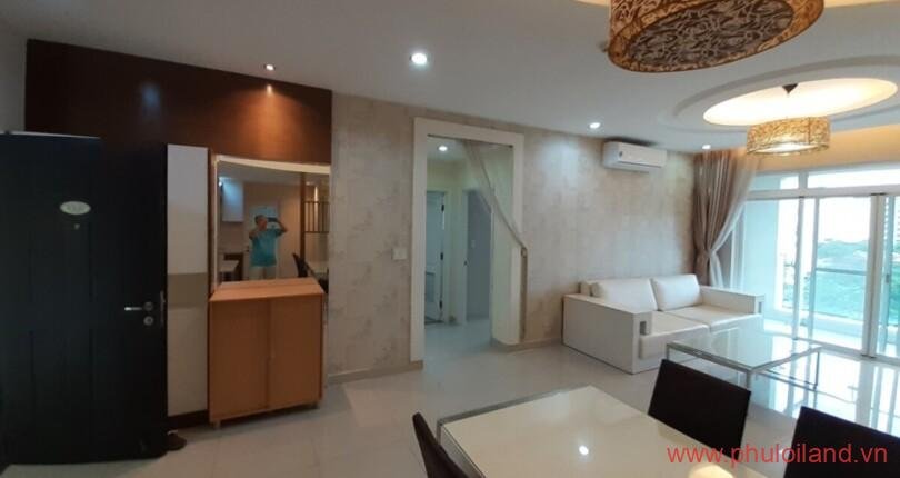 hinh-anh-phong-khach-can-hoh-can-ban-tai-chung-cu-riverside-residence-quan-7