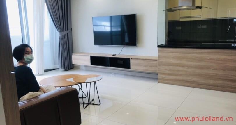 hinh-anh-phong-khach-trong-can-ho-can-ban-tai-chung-cu-saigon-pearl-t2-2023