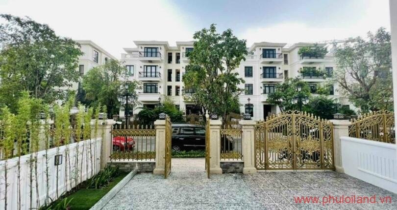 hinh-anh-san-vuon-truoc-biet-thu-vinhomes-ba-son-dang-chao-ban