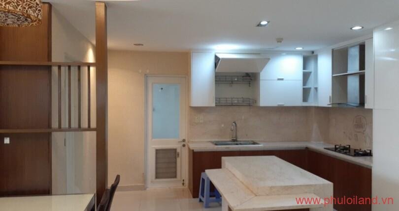 khong-gian-bep-rong-rai