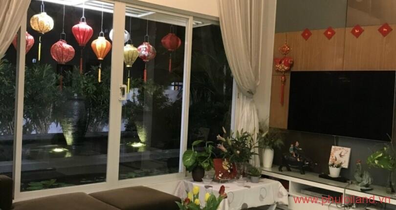 khong-gian-phong-khach-tang-tret-penthouse-dang-chao-ban