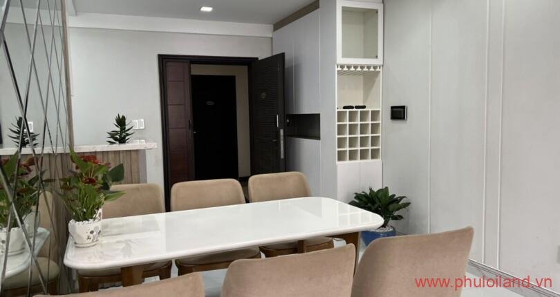 khu-vuc-ban-an-trong-can-ho-can-cho-thue-scenic-valley-1